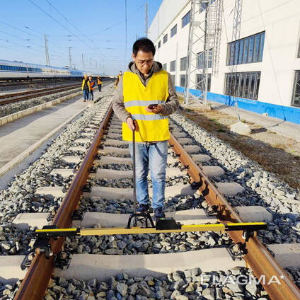 Digital rolling track gauge for track level and cant inspection — Buy ...