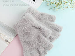 Зимние шерстяные перчатки